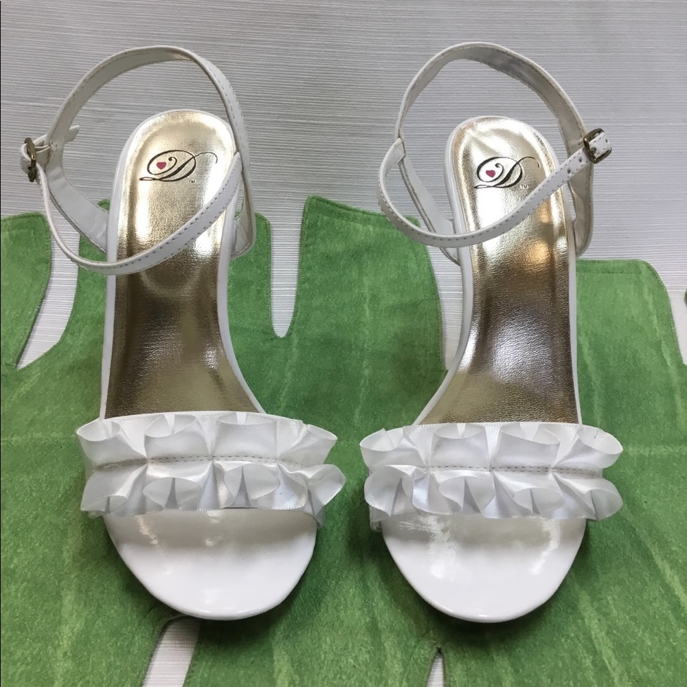 New Exciting White Heels by D - Picture 3 of 8